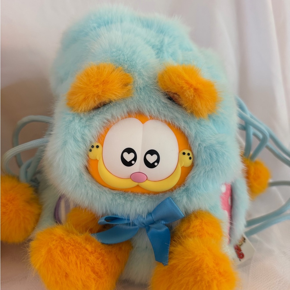 Garfield Lucky Bag Plush Crossbody Bag - Picture 3 of 5